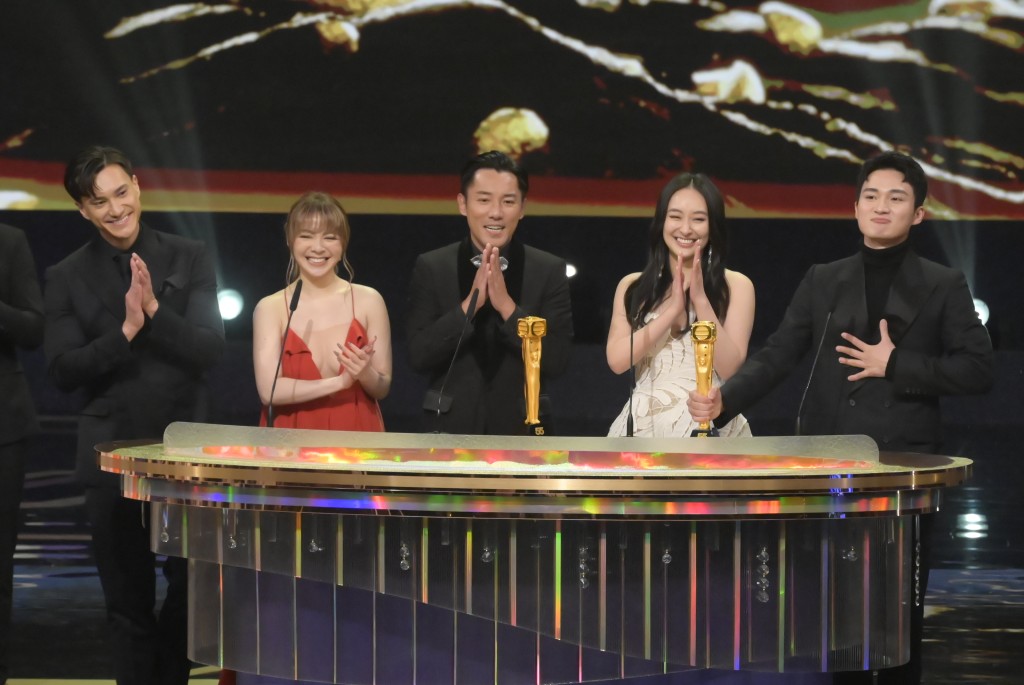 《痞子殿下》周嘉洛、陳瀅、JW王灝兒、朱敏瀚、張頴康去年成功獲得「最受歡迎電視拍檔」。