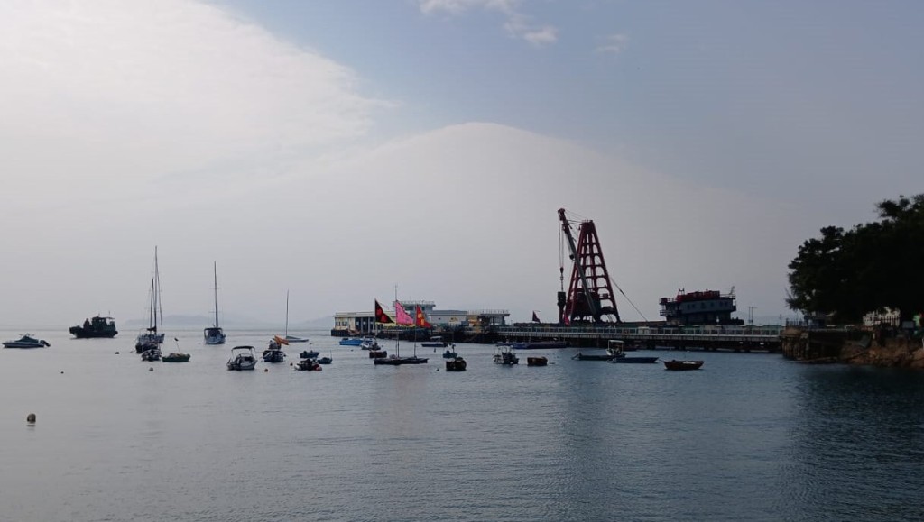 「富士山」雲若隱若現感覺，視覺效果相當夢幻。fb「香港風景攝影會」截圖