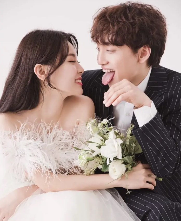 恩鐘和尹單單的婚照。 恩鐘和尹單單的婚照。