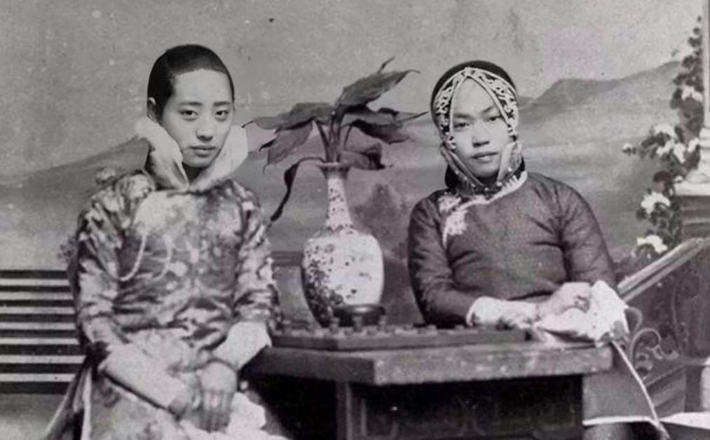 清末民初時期青樓女子。 清末民初時期青樓女子。
