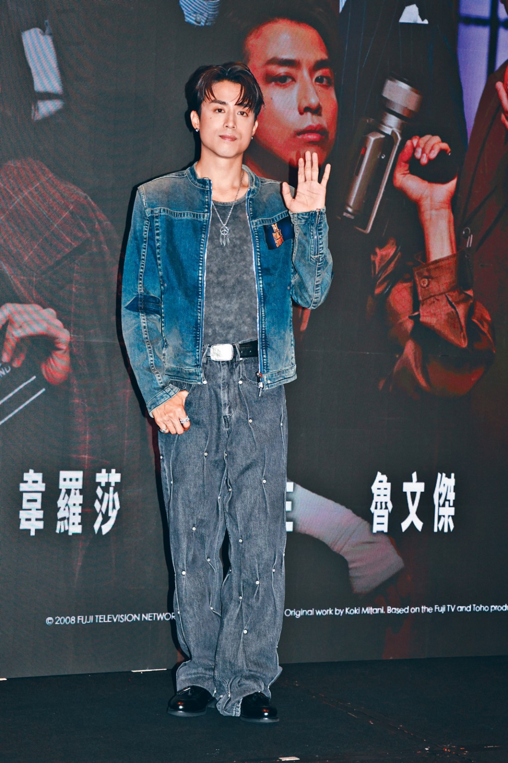 AK笑言时间似乳沟挤一挤就有。