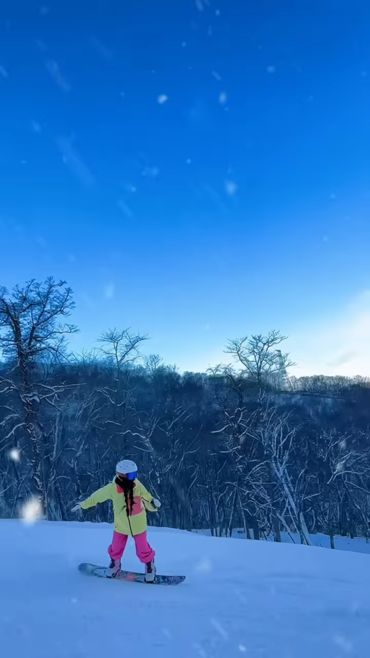李彩华大晒滑雪技巧。
