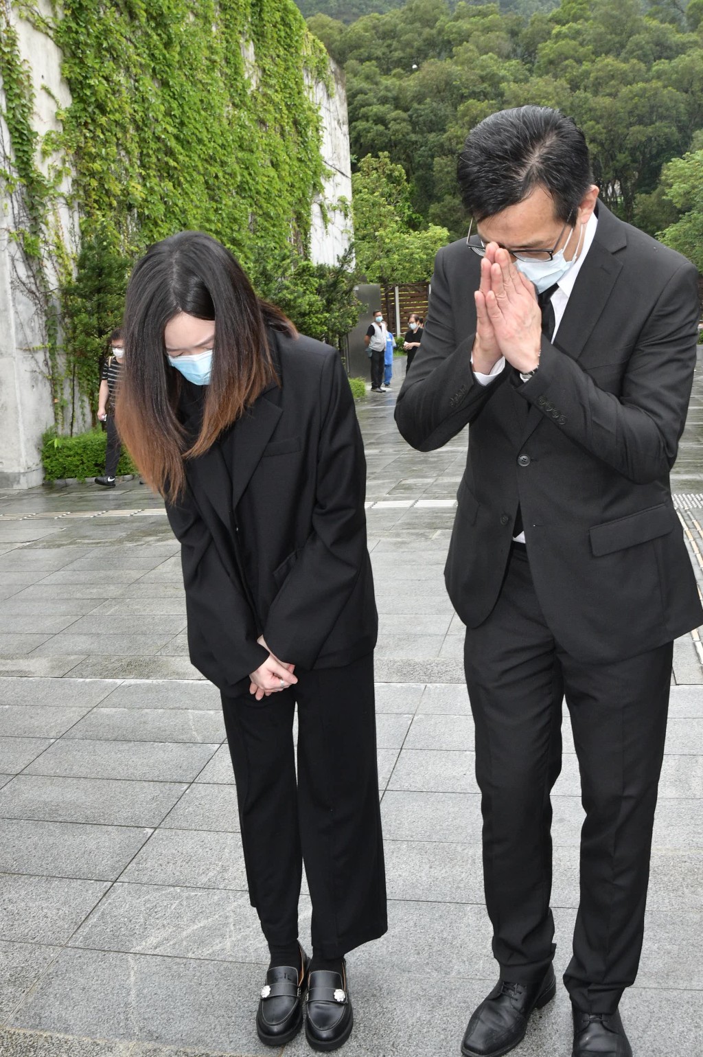 黃日華曾經在訪問中提過，太太離世後曾經覺得很孤獨。