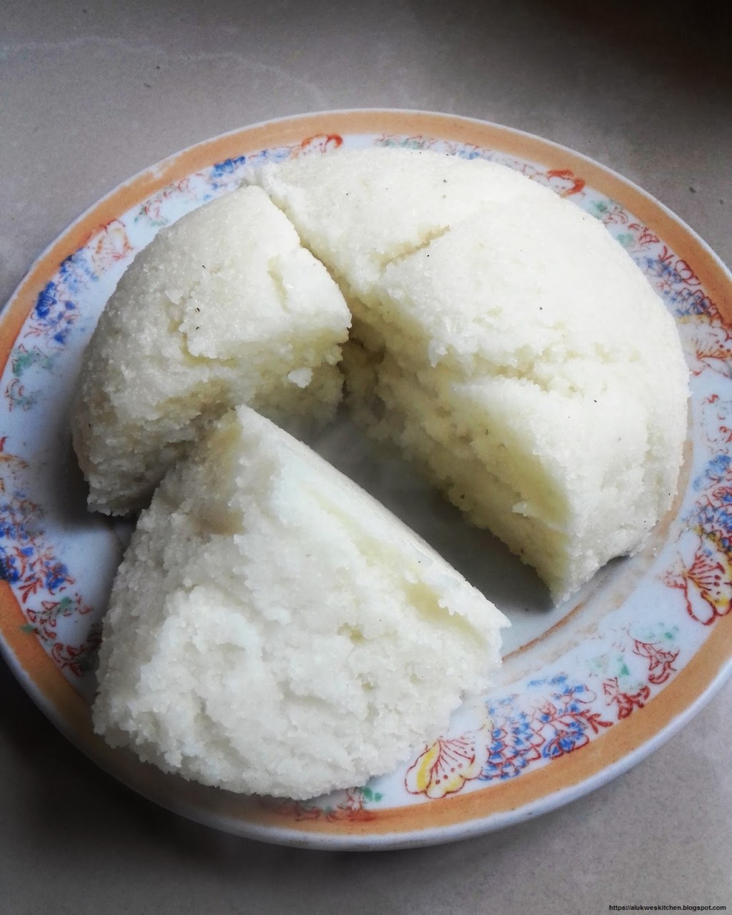 烏咖喱是用水煮熟的麵團狀的玉米粉食品，是東部非洲大湖地區和南部非洲飲食中最常見的澱粉類主食。