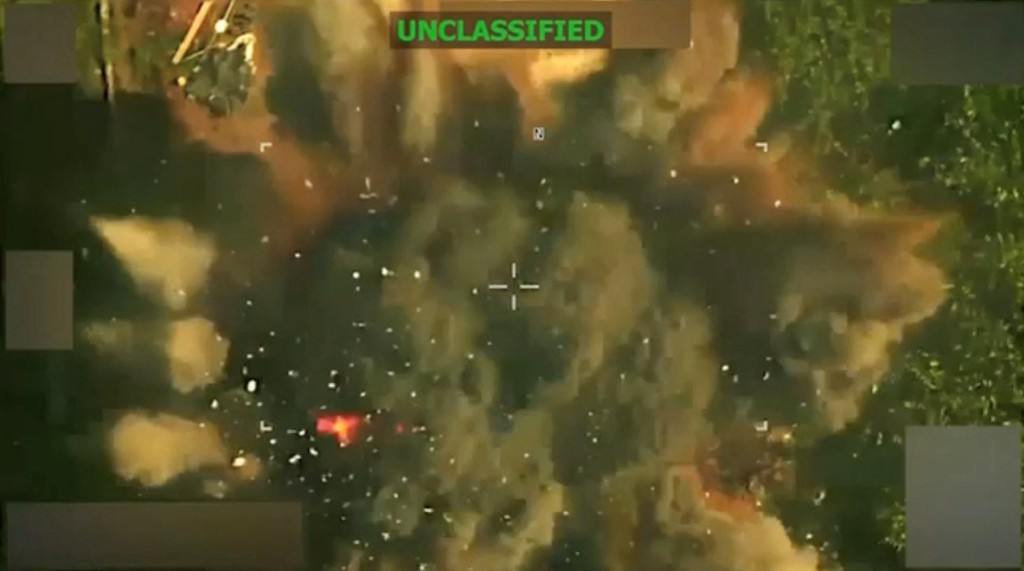 特朗普貼文附上爆炸畫面。路透社