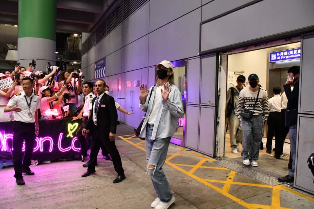 Jeremy夜機返港仍然精神奕奕。 Jeremy夜機返港仍然精神奕奕。