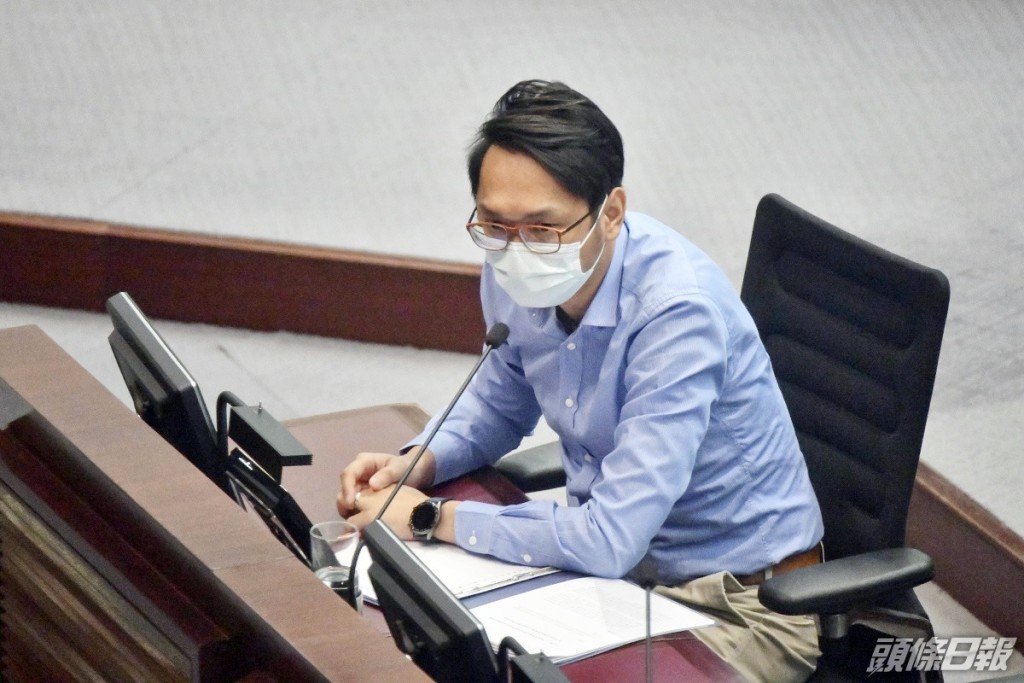 立法會議員陸頌雄斥政府有如「賊佬試沙煲」,直言不認同當局容許資助院舍申請輸入外勞。資料圖片
