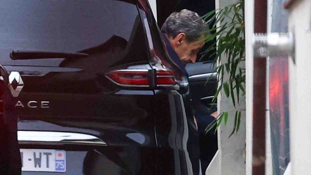 法國前總統薩爾科齊在上訴期間獲法院批准暫時出獄返家。路透社