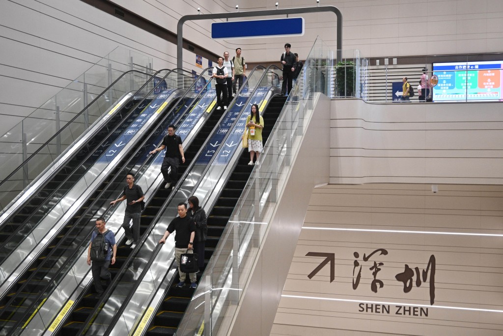 首日(12日)扶手電梯上亦是寥寥數人。資料圖片 首日(12日)扶手電梯上亦是寥寥數人。資料圖片