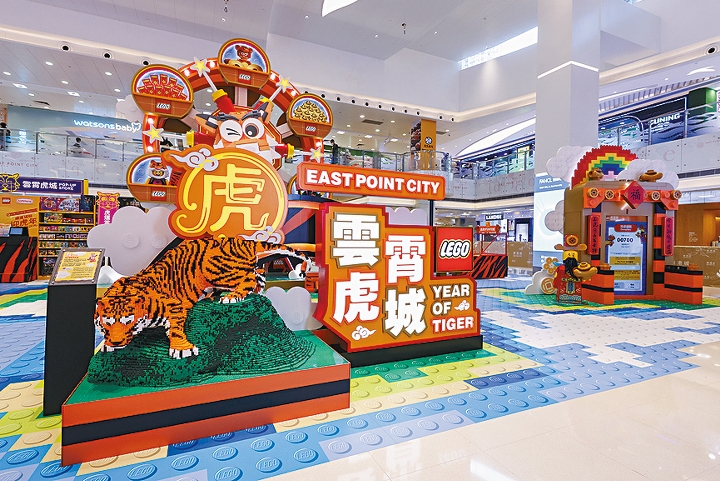 東港城變身成為以LEGO構建的「樂高雲霄虎城」。