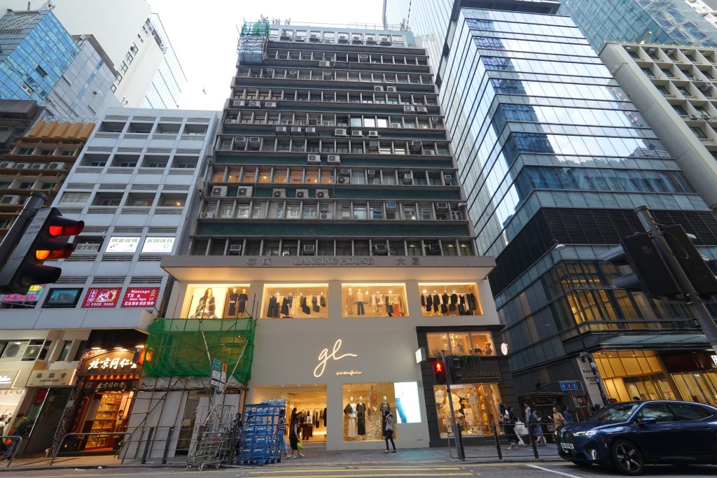 本地药房向来深耕油尖旺等区，如今进驻顶级商业地段皇后大道中，呎租高达400元。
