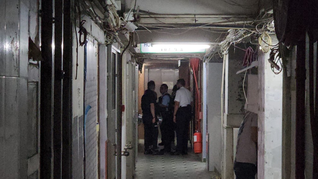 警員到場調查。黎志偉攝 警員到場調查。黎志偉攝