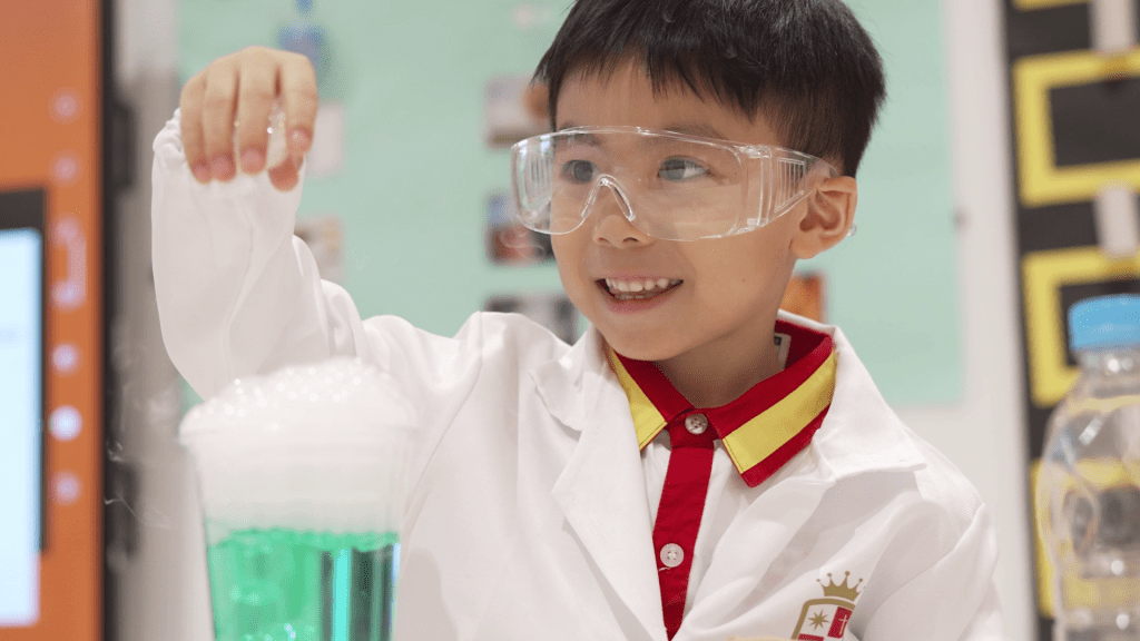 安基司的教学透过实践体验展开，学生轻易将知识和身边的事物连系起来。