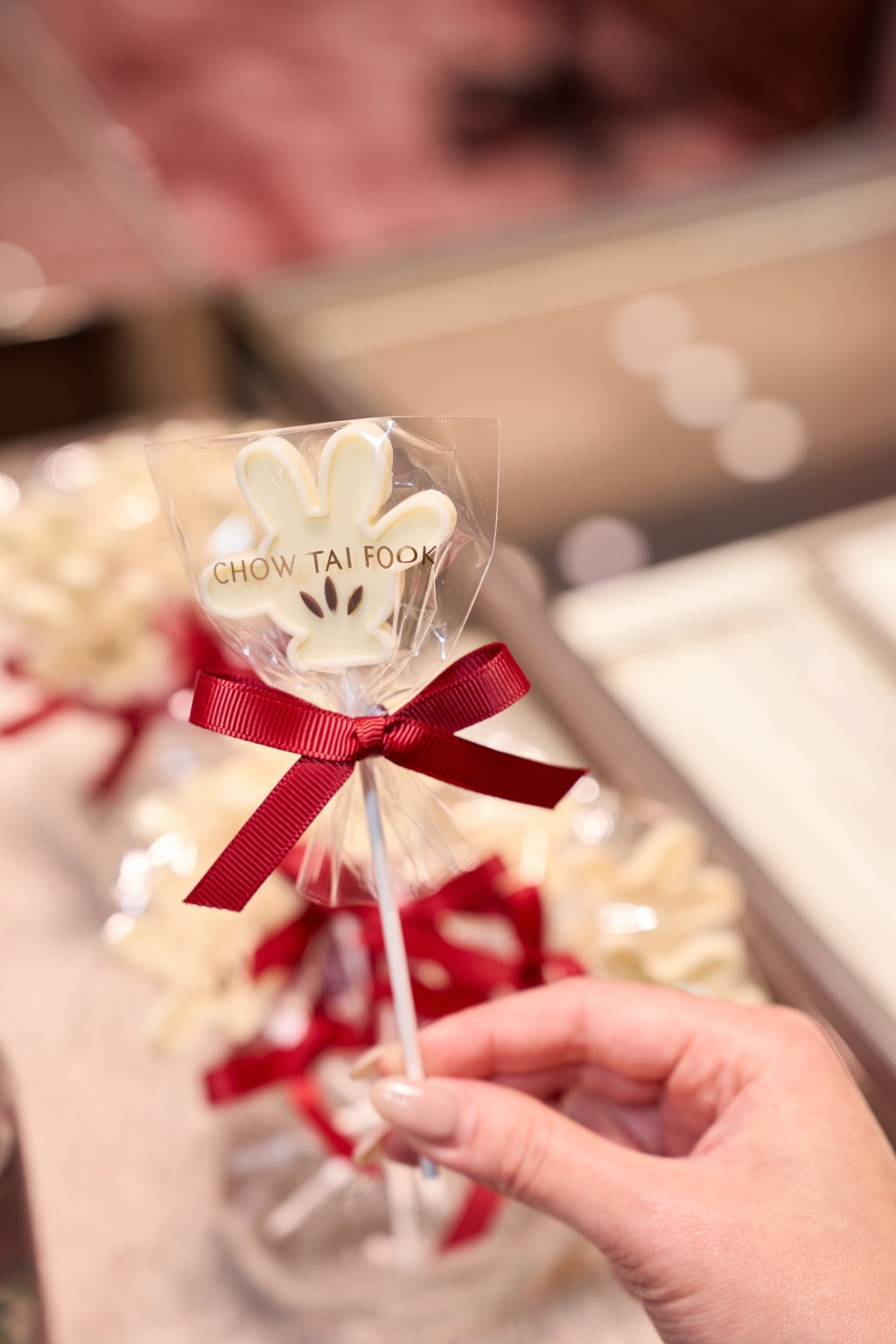 粉絲們更可同時獲得米奇手掌造型巧克力。周大福提供