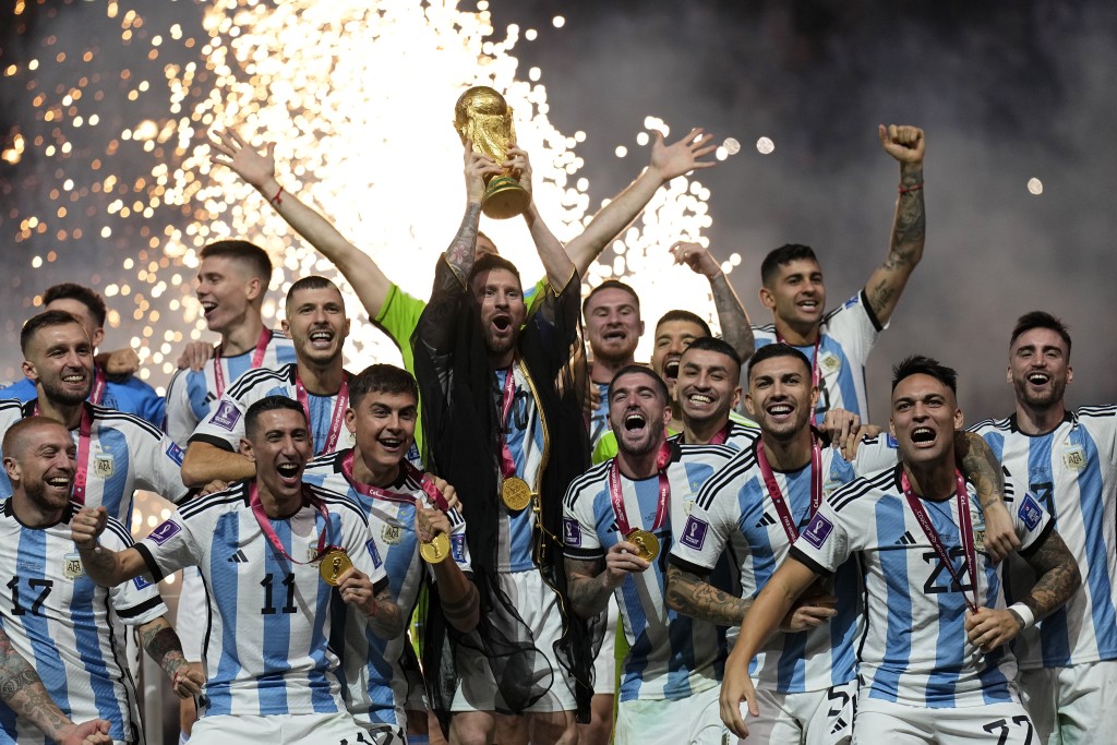 美斯2022年带领阿根廷队取得世界杯冠军。