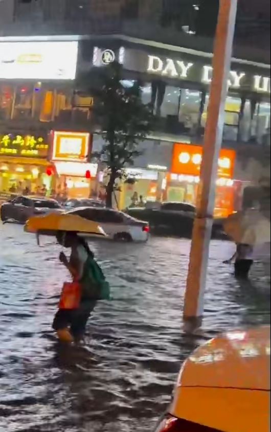 湖南長沙7日晚出現大暴雨。小紅書