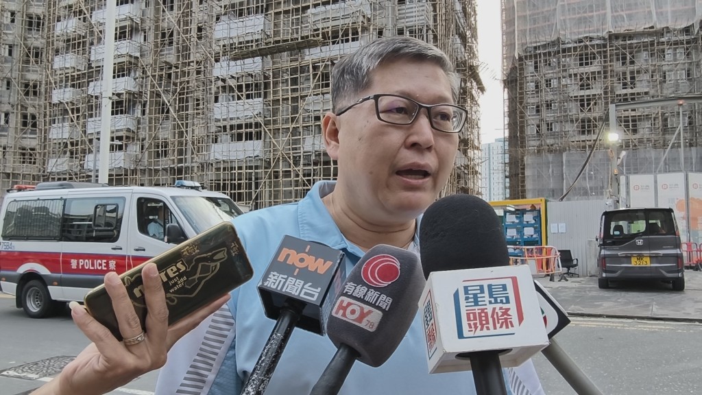 香港建造業總工會理事長周思傑表示,死者是一名搭棚師傅,事發時有佩戴安全帶。 香港建造業總工會理事長周思傑表示,死者是一名搭棚師傅,事發時有佩戴安全帶。