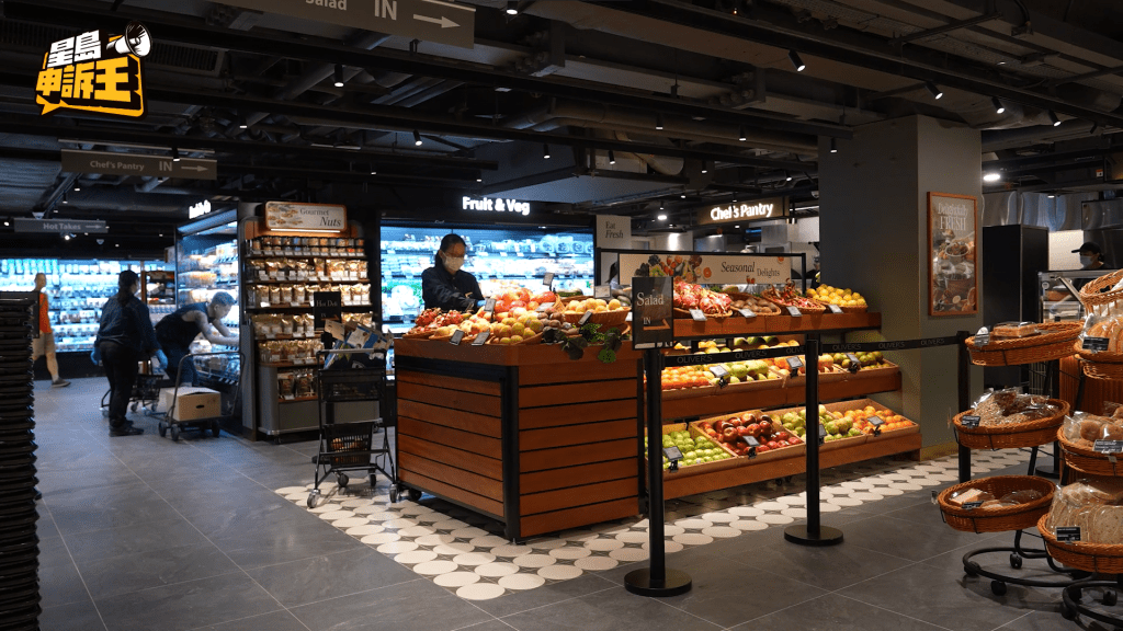中環甲級商廈內的高檔超市，最近也加入兩餸飯戰場，推出「豪華兩餸飯」。
