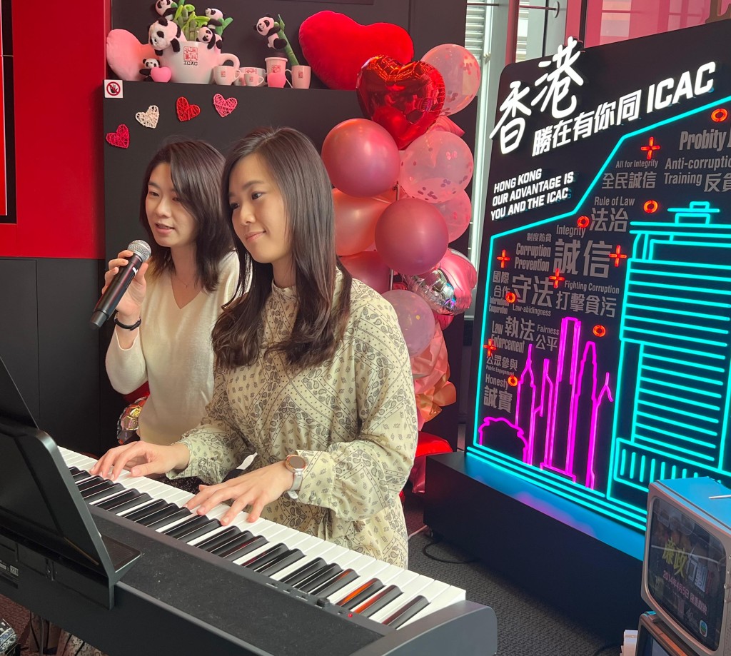 “廉政好声音”活动中献唱多支情歌。