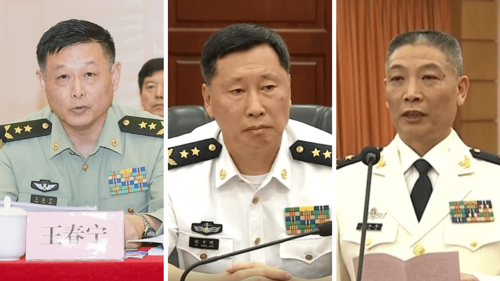 武警司令員上將王春寧、海軍司令員上將胡中明（中）、海軍政委上將袁華智（右）。