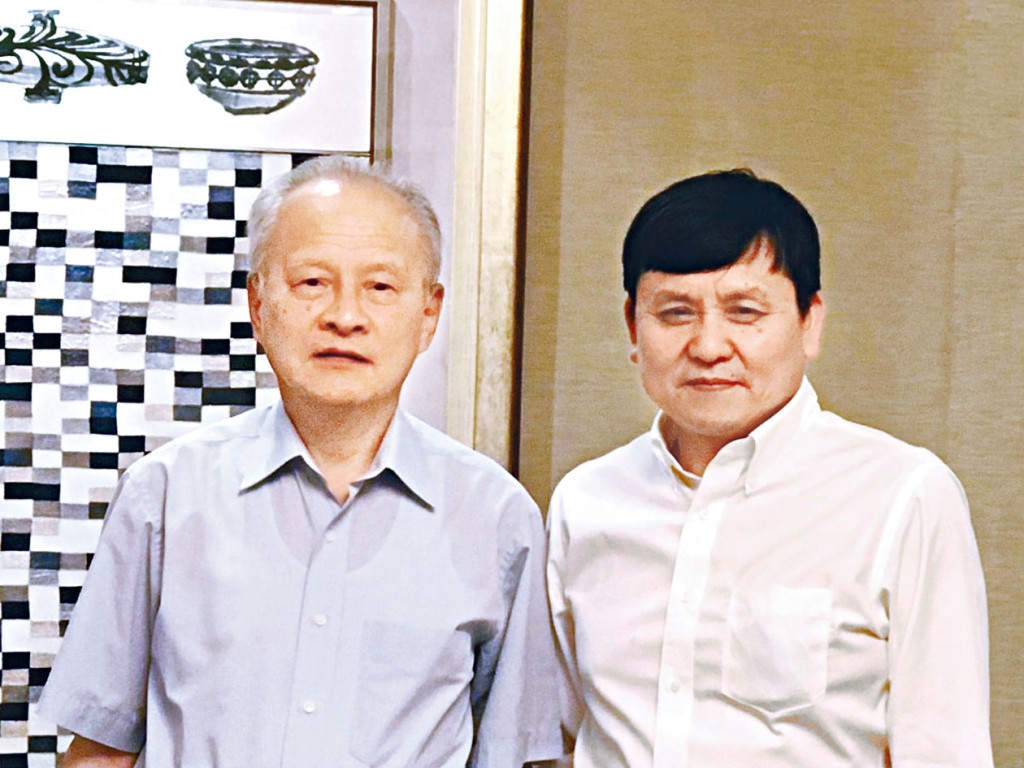 ■崔天凱（左）和張文宏在上海相會。