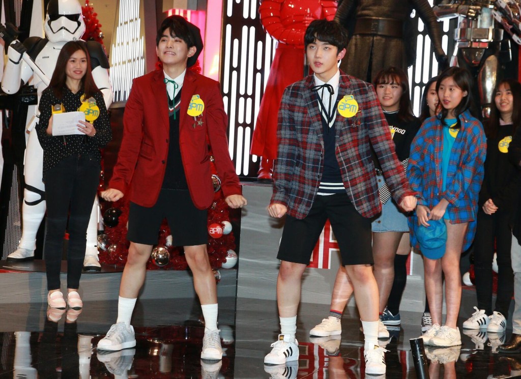 不過，二人卻沒有像一般來港的韓星般讓粉絲抱抱。