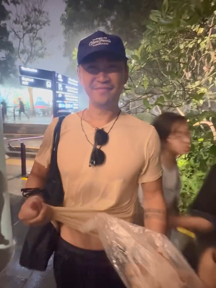 梁芷珮老公似乎最乾爽。 梁芷珮老公似乎最乾爽。