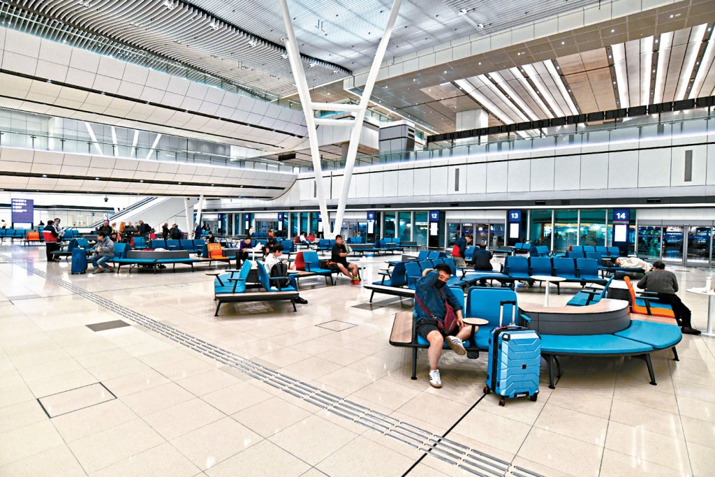 香港國際機場二號客運大樓旅客離港設施將於5月27日投入服務。　