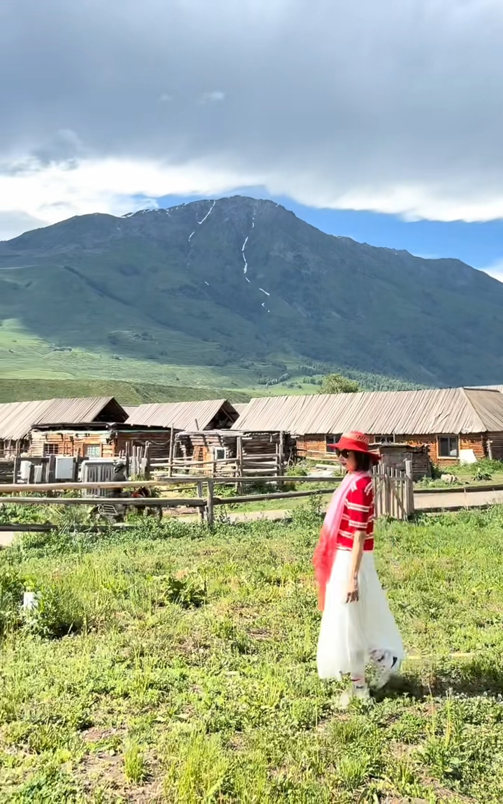 謝玲玲日前去新疆旅遊。