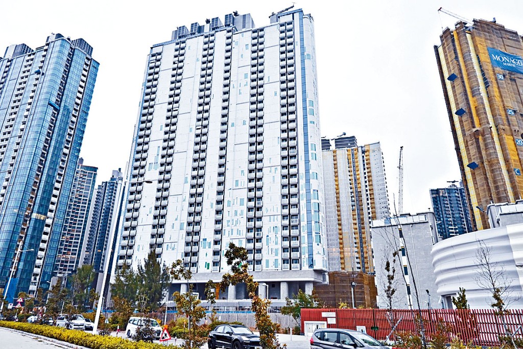 THE HENLEY III昨錄破頂成交。