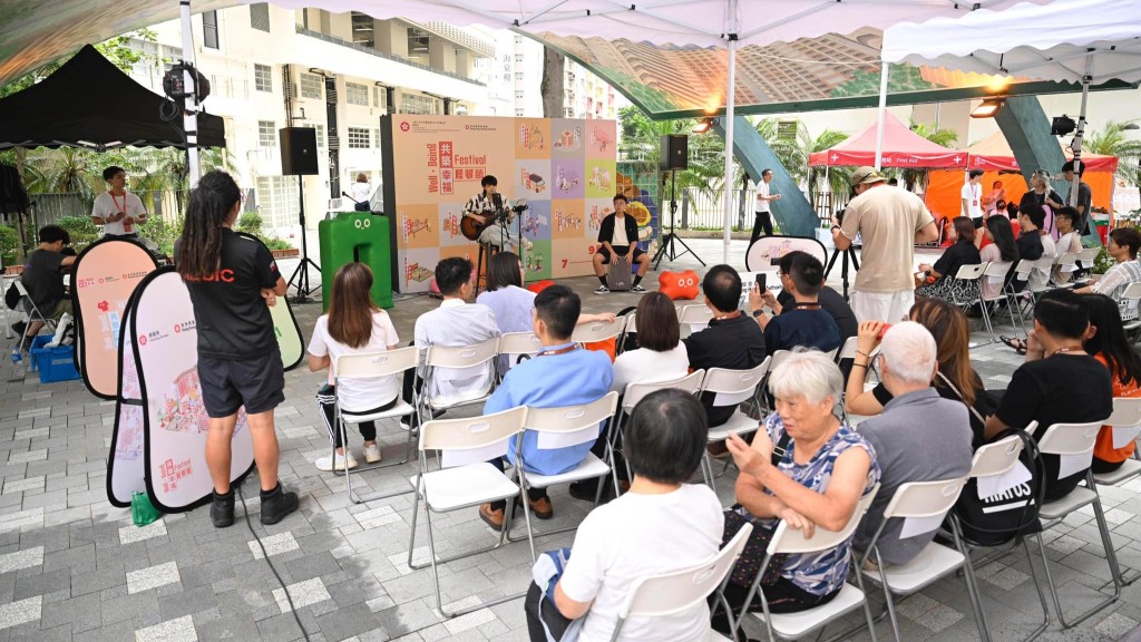 苏屋邨办「夥伴参与同乐日」，有年轻人表演。何永贤fb