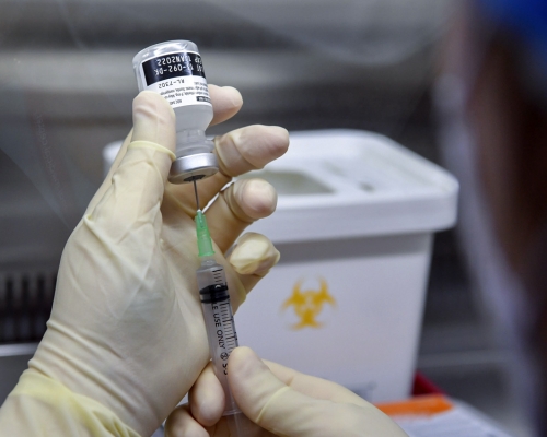 澳洲首現輝瑞疫苗接種不良反應個案。AP圖片