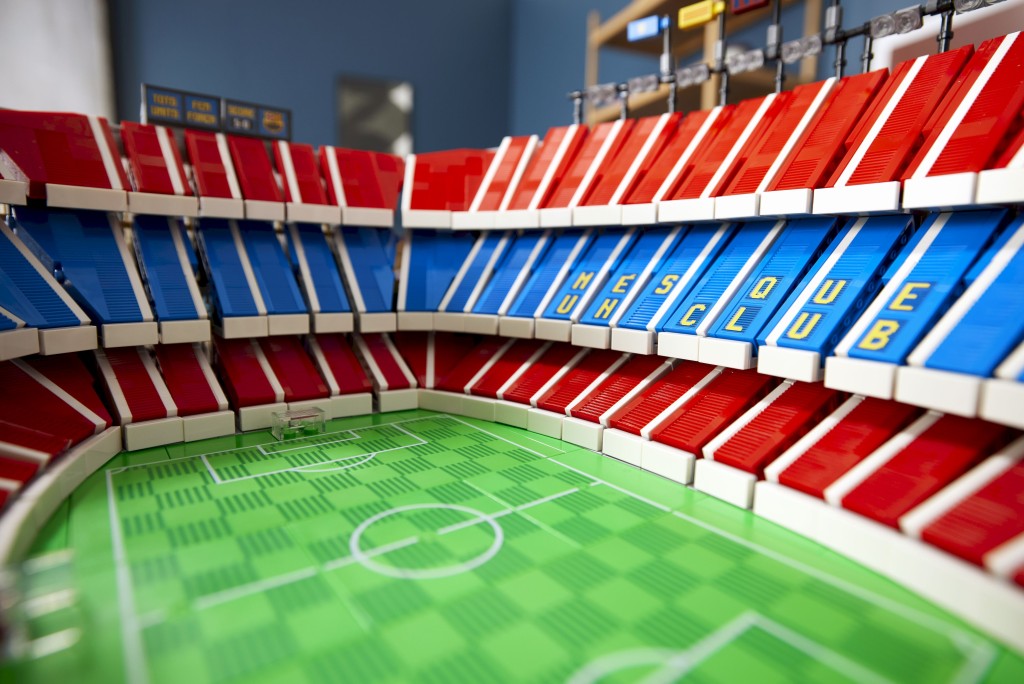 比賽草地﹑印有FC Barcelona字樣的看台等都充滿特色。 比賽草地﹑印有FC Barcelona字樣的看台等都充滿特色。