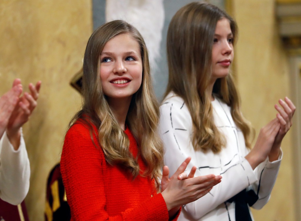 萊昂諾爾公主(左)和妹妹2020年出席公開活動。