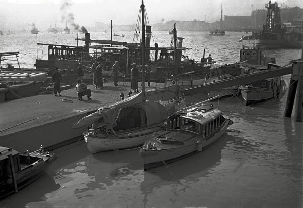 金石聲《黃浦江輪渡碼頭上的幫會活動》1933