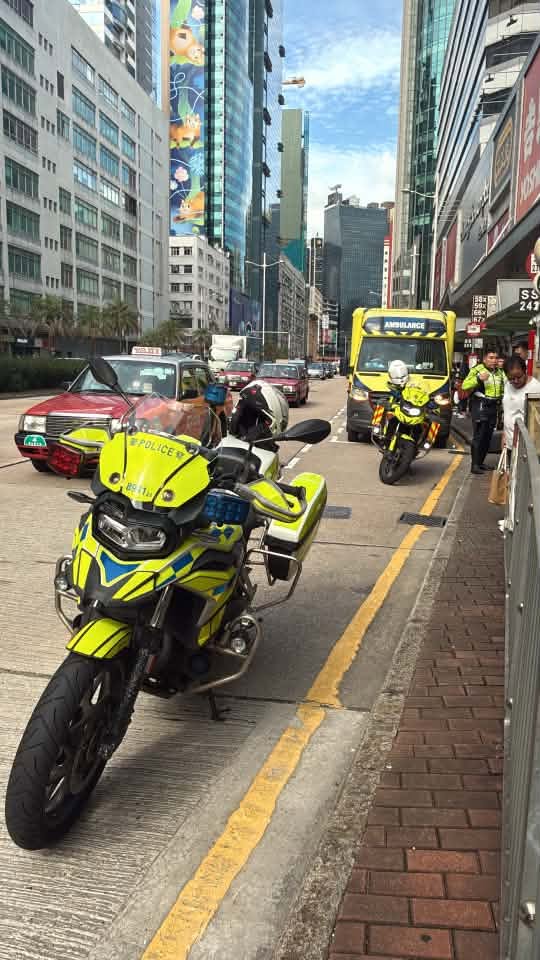 警员到场调查。FB马路的事 (即时交通资讯台) 警员到场调查。FB马路的事 (即时交通资讯台)