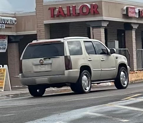 懷疑接載賊人離開的汽車。  Arapahoe County Sheriff 's Office