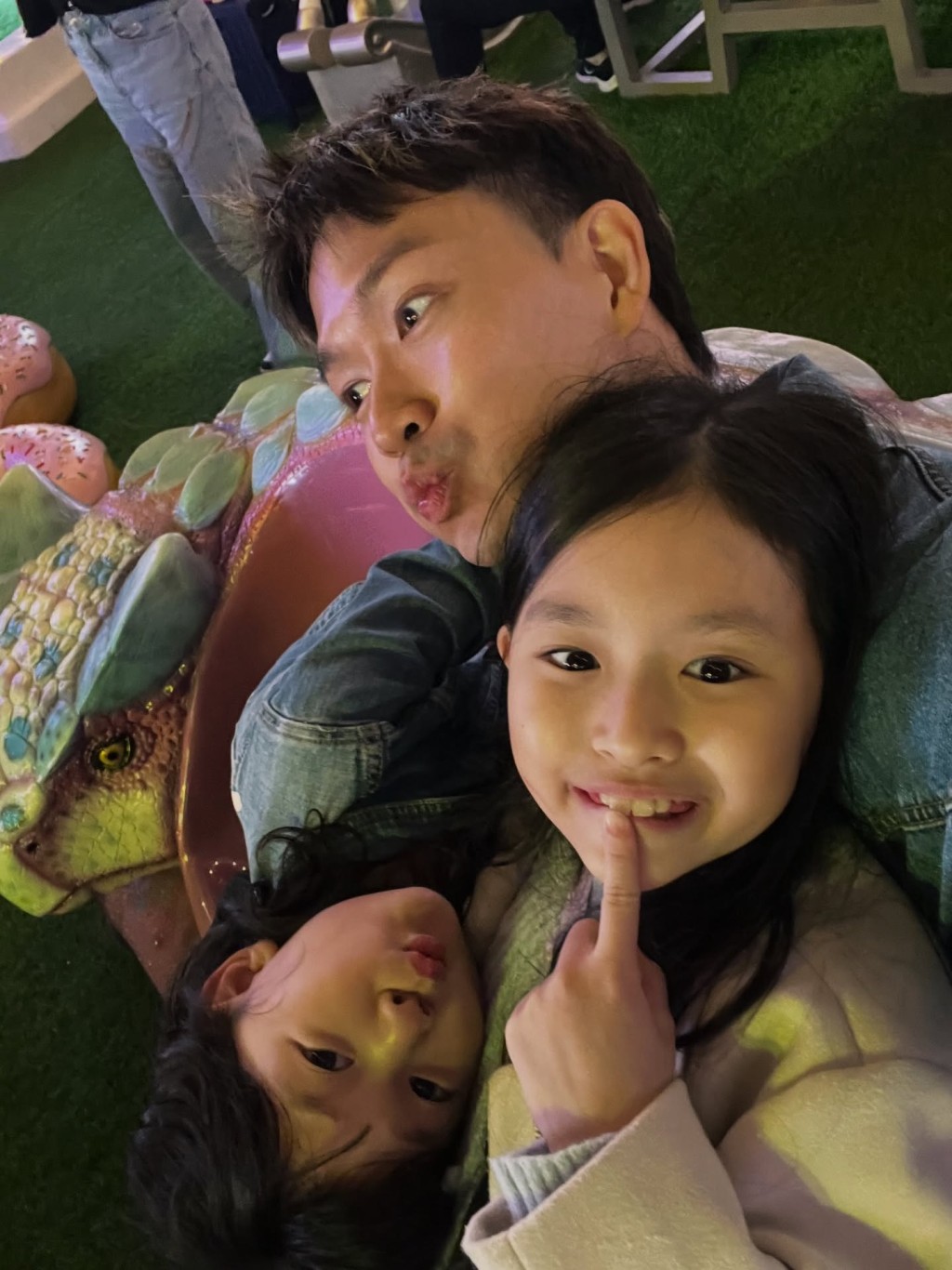 周志康當年結婚時,有傳是「雙喜臨門」。 周志康當年結婚時,有傳是「雙喜臨門」。
