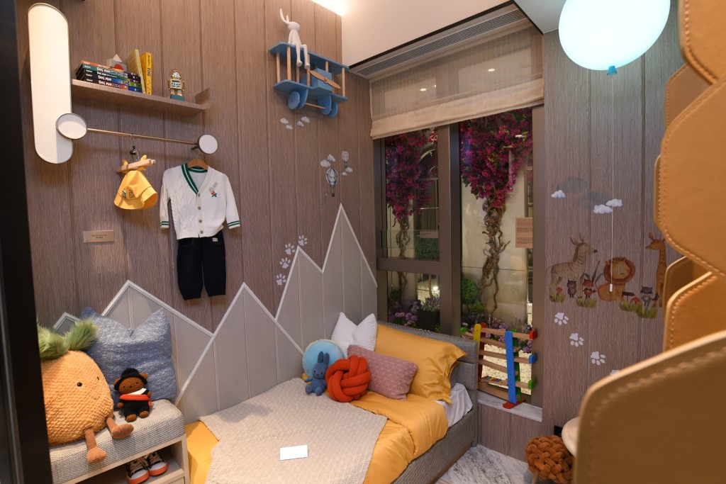 另一間睡房就設計成小孩子的房間，用色繽紛。