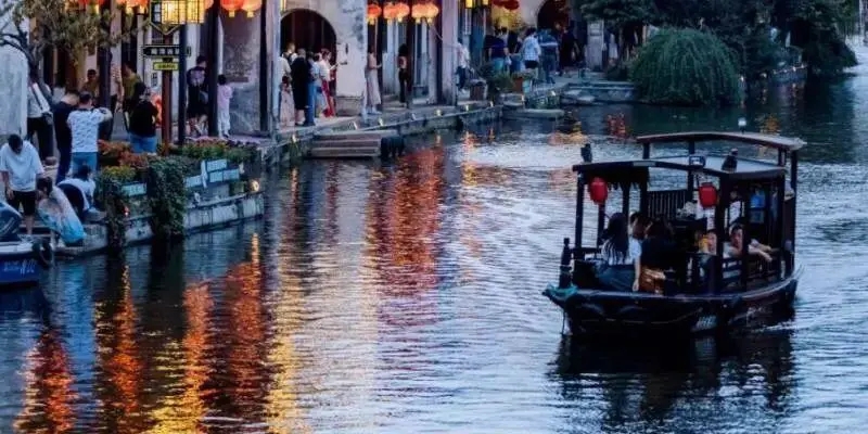 南浔古镇的游船。 南浔古镇景区