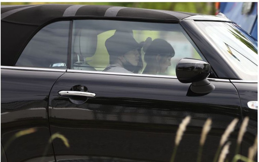 渡邊美優紀被拍攝到跟花村想太齊外出。