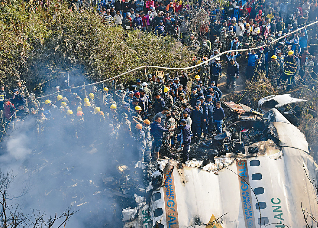 ■尼泊尔雪人航空客机前日在博卡拉坠毁，机上七十二人全部罹难。

