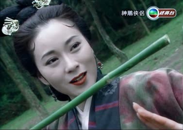 魏秋樺先後於1976年佳視版、1995年TVB版的《神鵰俠侶》，分別飾演「少女裘千尺」和「黃蓉」。