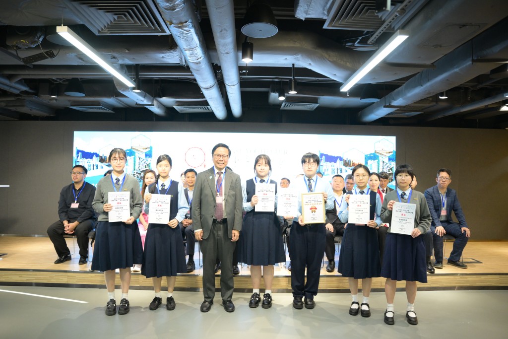 元朗公立中学校友会邓兆棠中学获得冠军