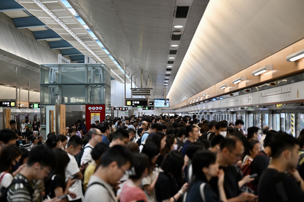 屯馬線市民返工現況。 屯馬線市民返工現況。