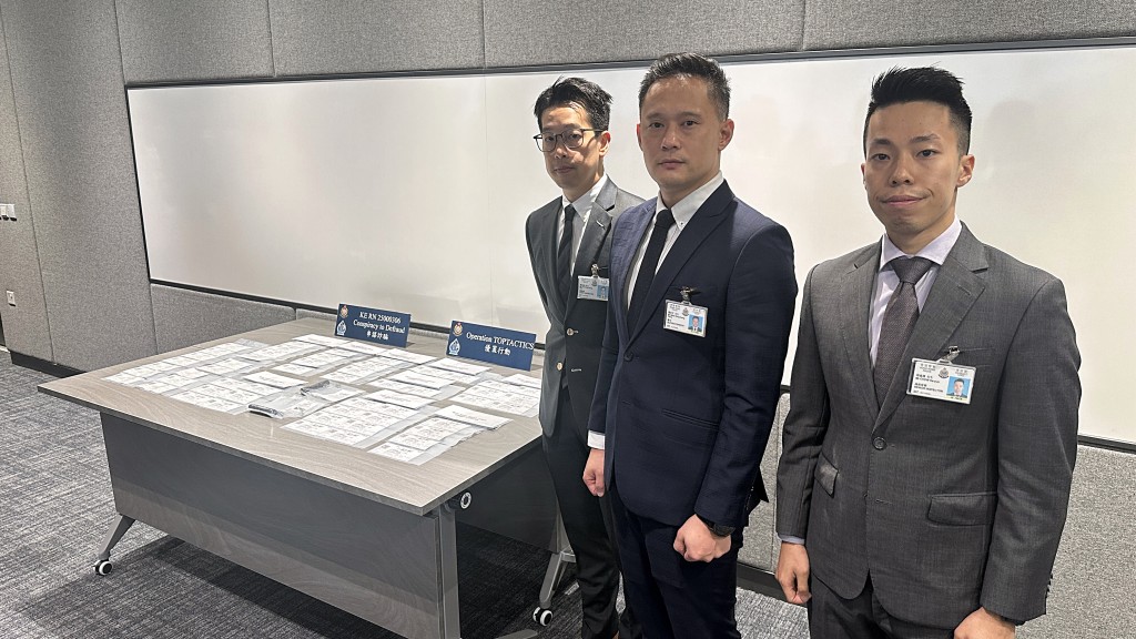 警方交代案情。劉漢權攝 警方交代案情。劉漢權攝