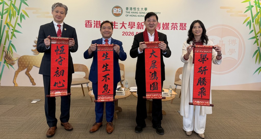 何顺文与一众高层亮相新春传媒茶聚,公布学校新一年发展规划。佘丹薇摄 何顺文与一众高层亮相新春传媒茶聚,公布学校新一年发展规划。佘丹薇摄