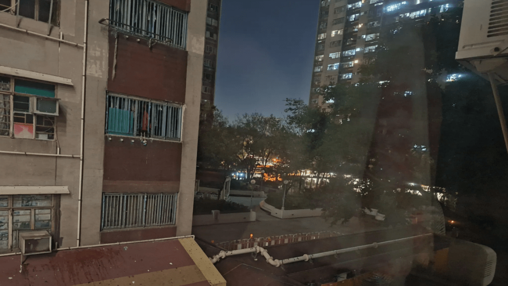 元朗水邊圍邨一日兩停電 居民夜晚無冷氣大呻辛苦：就快熱死。Threads：ruo99688
