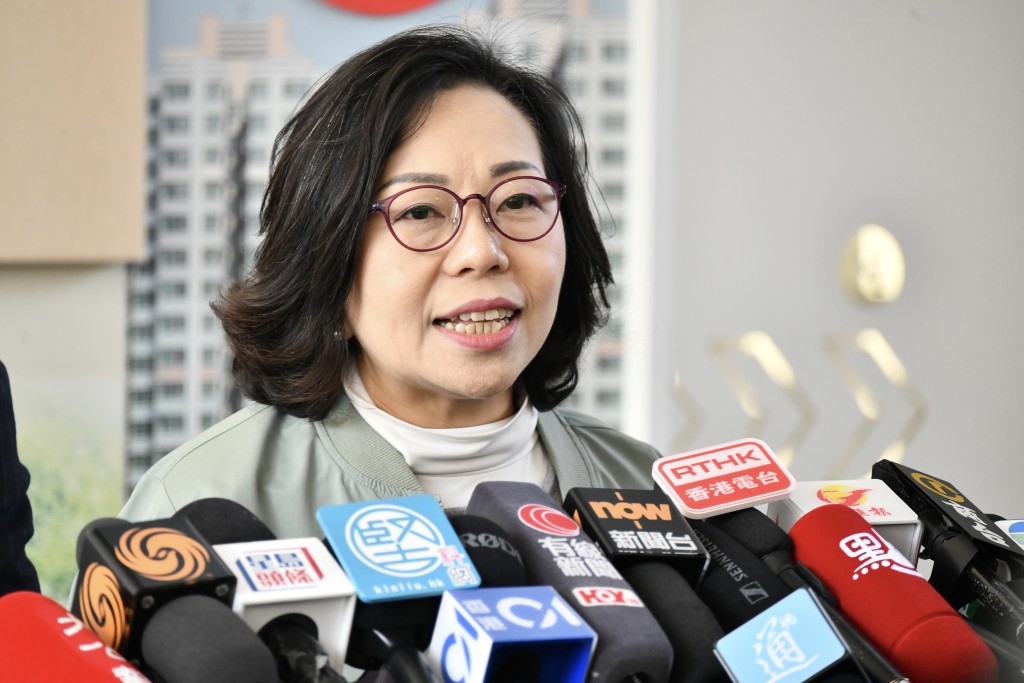 麥美娟表示，由民政事務總署統籌的18區歲晚家訪活動今日正式啟動。
