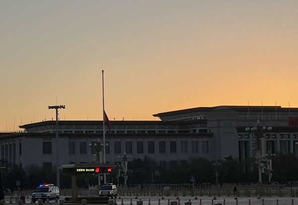 天安门广场今晨升旗仪式。